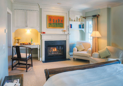 Discover Tranquility at a Shoreline Inn in Stonington